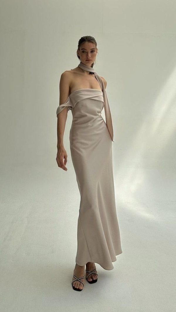 Платье атласное молочное