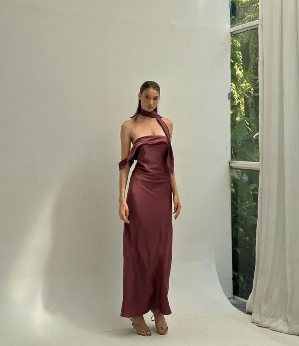 Платье бардовое атласное